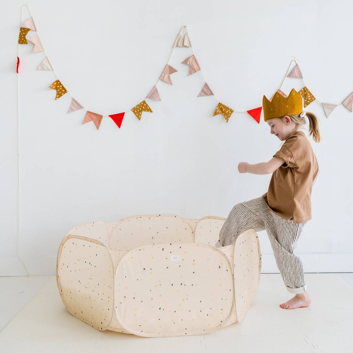Kids Ball Pit with Recycled Fabric (balls not incl.)